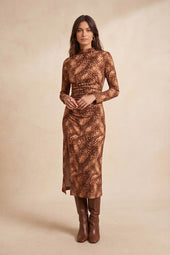 Robe Allure Bois Sauvage sur Olivia, mannequin taille 36 #taille Olivia porte une taille 36
